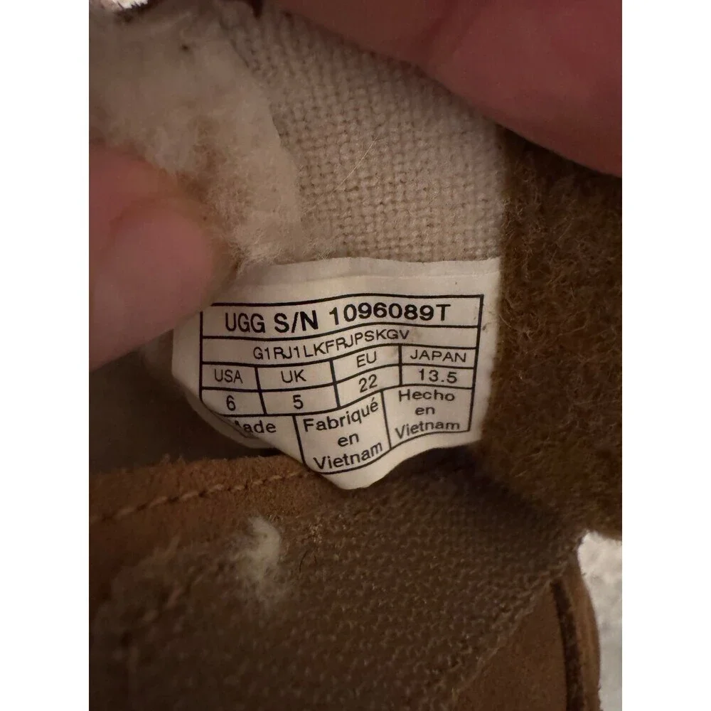 UGG Keelan Toddler Boots 6